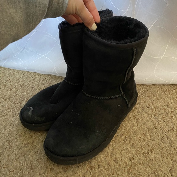 UGGS short black boots - Picture 2 of 4